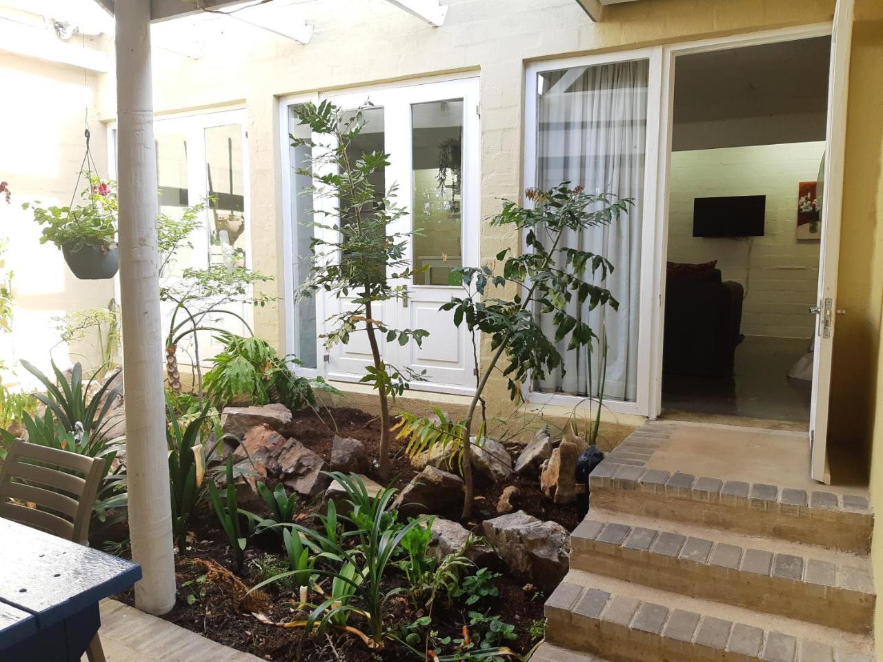 Hornbill House Self Catering Accommodation Hermanus Exteriér fotografie